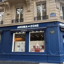 アロマショップ「AROMA-ZONE」