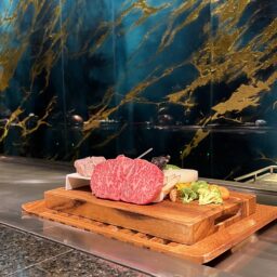 「サンクチュアリコート琵琶湖 ベネチアンモダンリゾート」のディナーの鉄板焼き