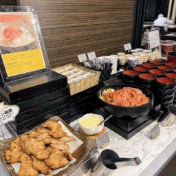 山盛りのめんたいこ・宮崎名物のチキン南蛮。他にがめ煮など九州ならではのお料理が