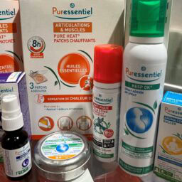 室内用スプレー、リラックス用のロールオン、筋肉の凝りを緩和する湿布、虫除けスプレーなど。