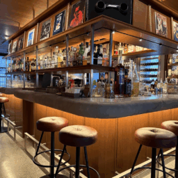 バーカウンターもあり