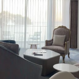 「サンクチュアリコート琵琶湖 ベネチアンモダンリゾート」の客室から眺める琵琶湖