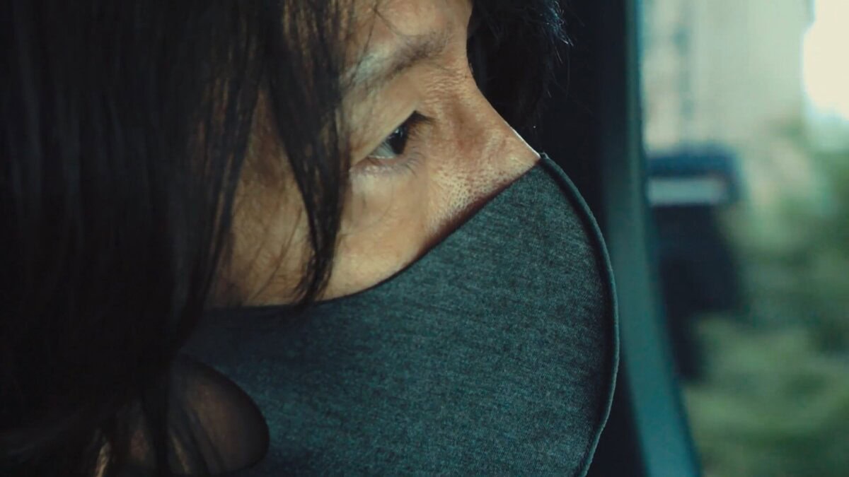 映画『みらいのうた』よりマスク姿の吉井和哉