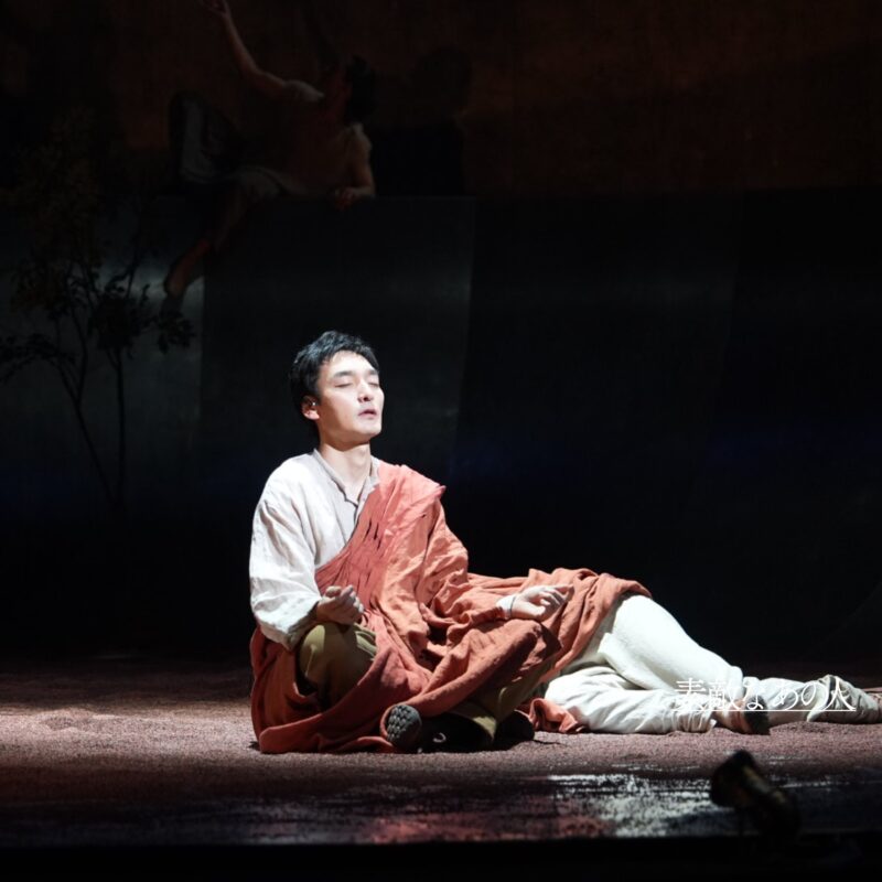 【60代エンタメ】草彅 剛ほか豪華俳優陣のパワフルな演技は圧巻！舞台「シッダールタ」ゲネプロレポート