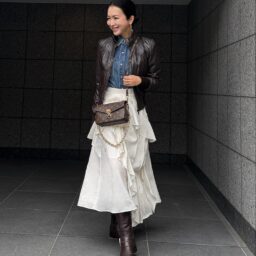 Boulson／MARELLA、Denim Shirts／ POLO RALPH LAUREN、Skirt／ AKIRANAKA、Boots／Sergio Rossi、Bag／LOUIS VUITTON