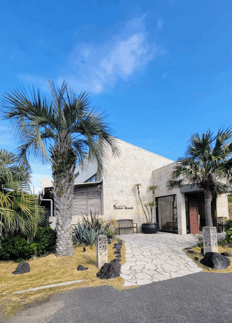 レストラン「パームビーチ」エントランス