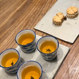 スパイスティとCHERIEのビスケット