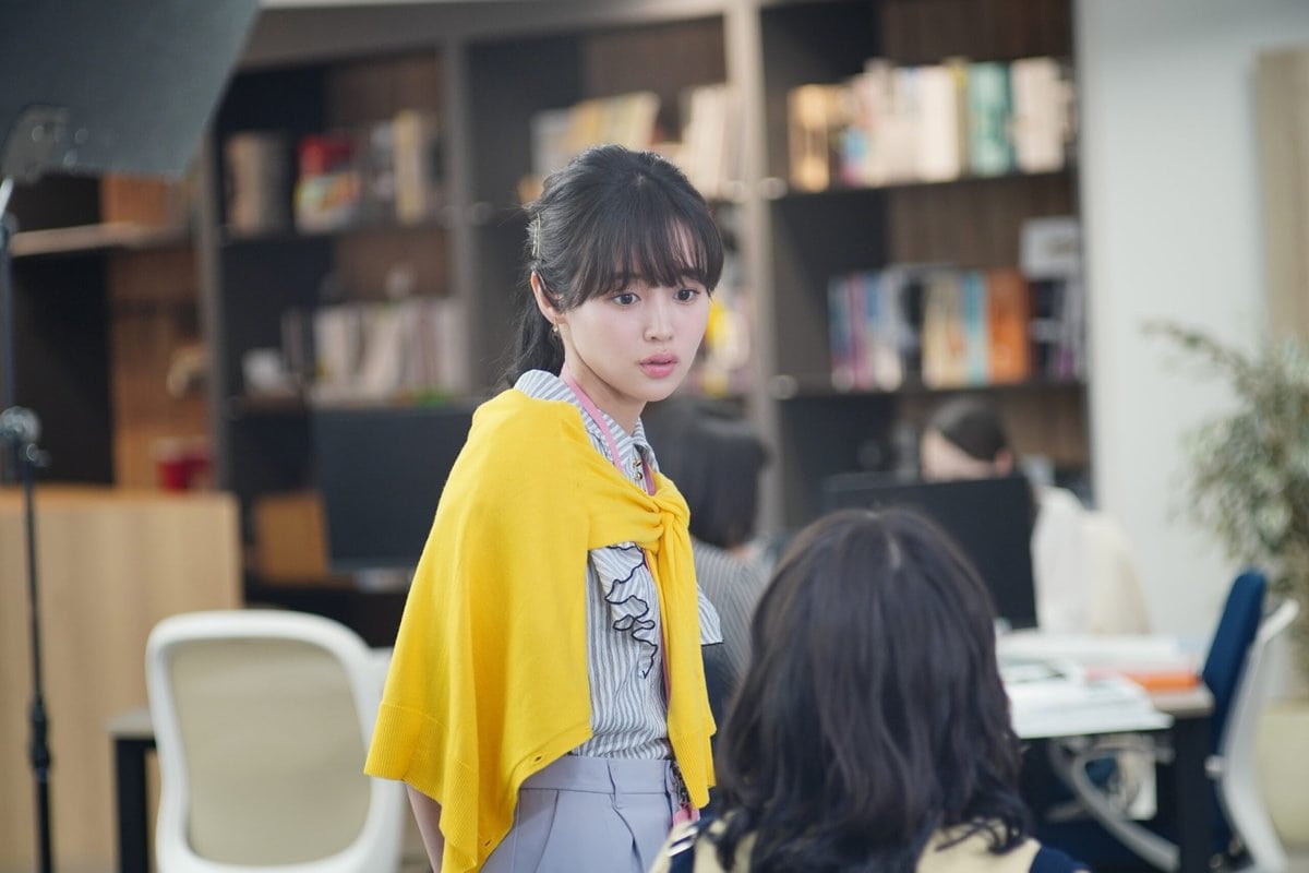 映画『佐藤さんと佐藤さん』よりサチの同僚・篠田（藤原さくら）