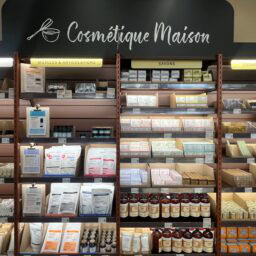 手作りコスメの棚