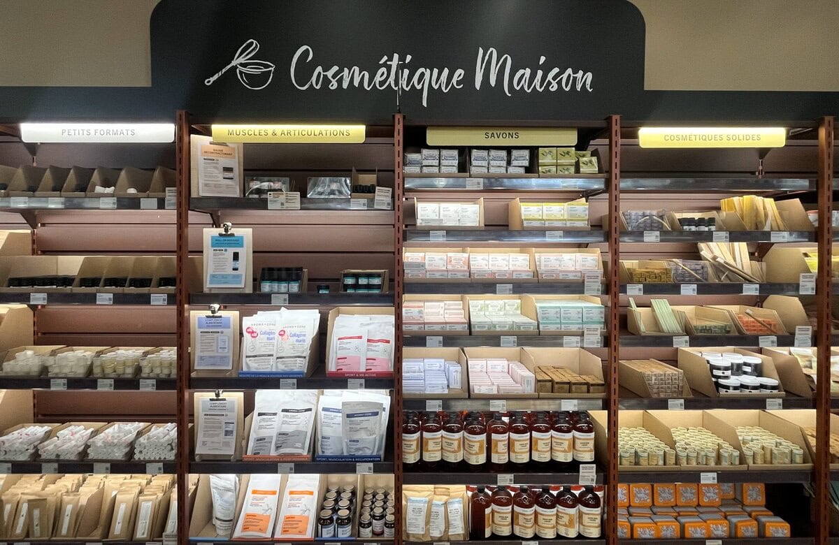 手作りコスメの棚