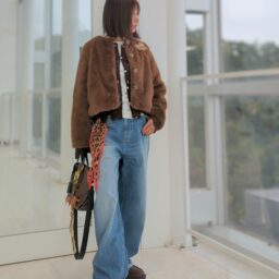 フェイクファージャケット／H＆M(New)、レースカーデ／H＆M(New)、スカーフ／H＆M(New)、デニム／oksoon、バッグ／Louis Vuitton、バッグチャーム／ZARA、コインローファー／RAGEBLUE(New)