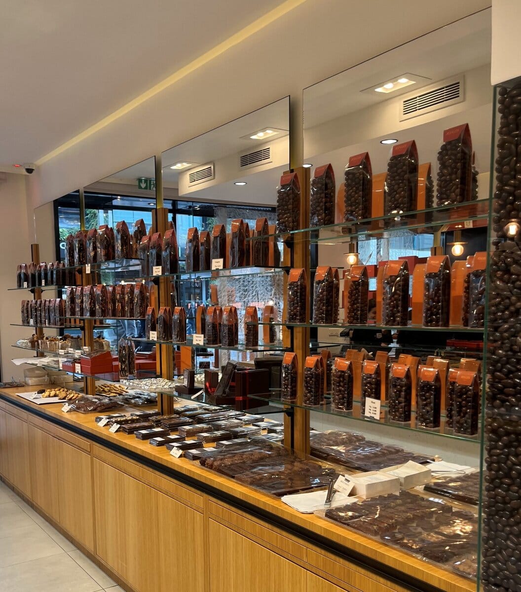 老舗チョコレート店「REGIS 」の店内