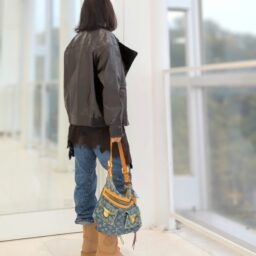 フェイクレザーブルゾン／H＆M(new)、レースカーデ／H＆M(new)、デニム／UG(new)、デニムバッグ／Louis Vuitton、ブーツ／MONCLER(new)