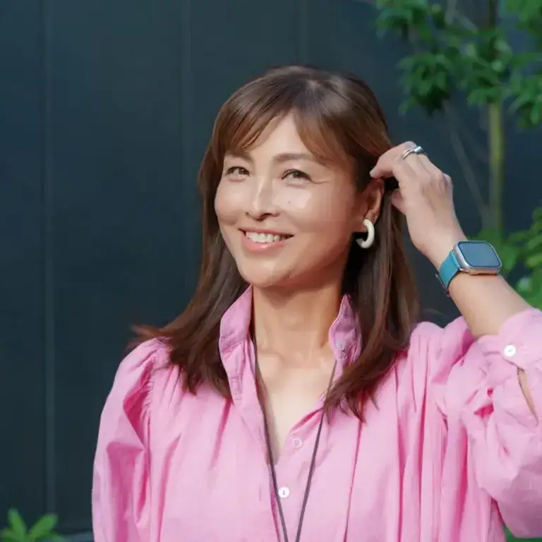 【第9位】【60代ヘア】髪が変わると、人生が変わる。読者が見つけた“白髪を味方にする生き方”