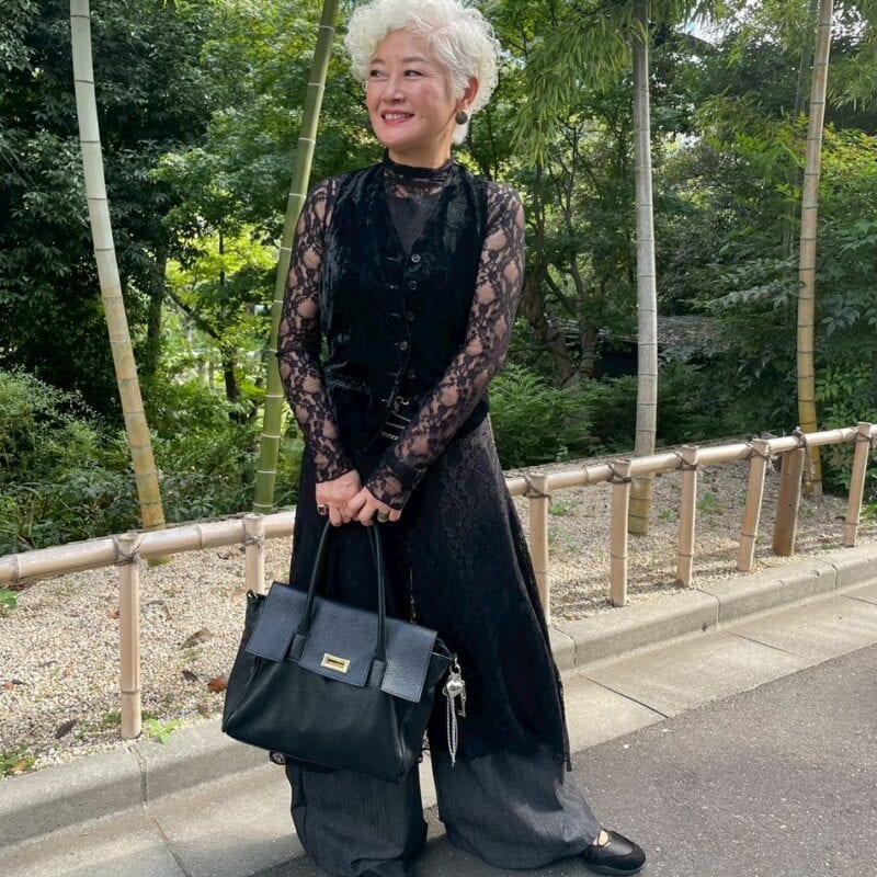 【60代お手本スナップ】「SHEIN」のレースワンピースや「GU」のコラボシューズに注目！ お呼ばれシーンにも使えるプチプラアイテムをチェック！