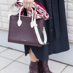 「ストラズベリー」のバッグ、「エルメス」のストール