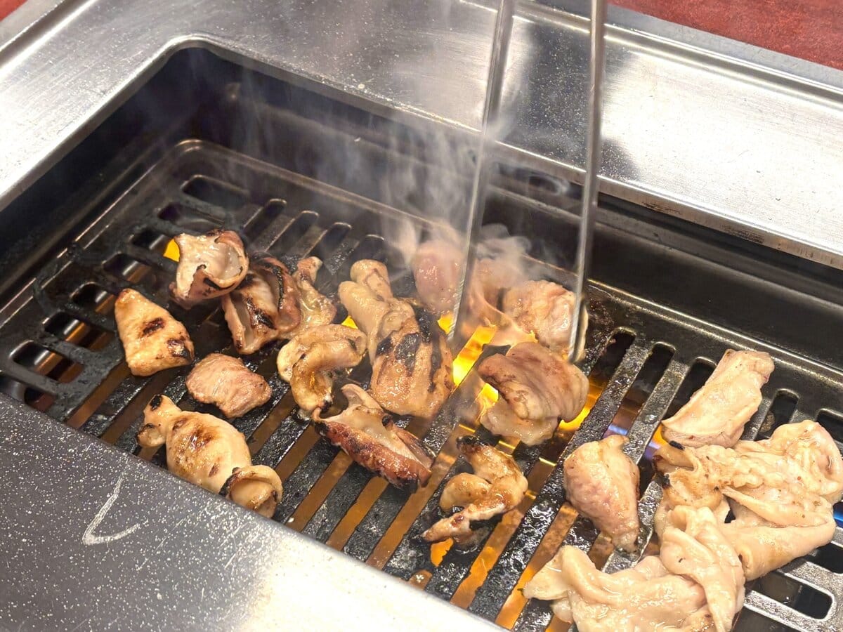 新潟県魚沼市　ホルモン焼き やまに