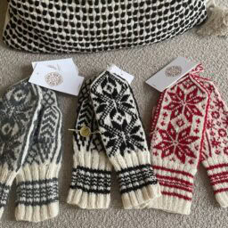 職人の手編みのノルディック手袋