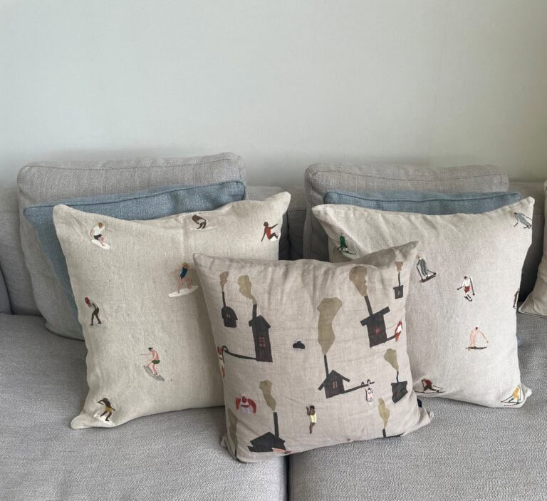 スウェーデンの作家さんによる刺繍のクッションカバー