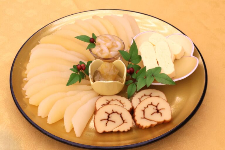 盛りつけ例　ローソンストア100「選べるおせち」