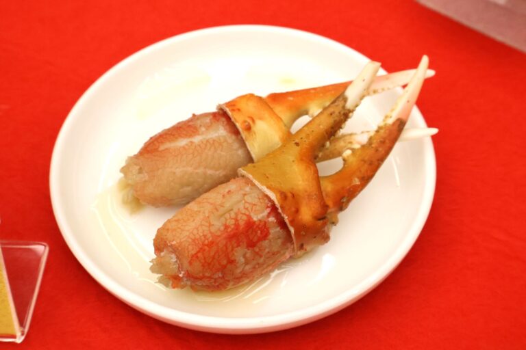 「かに爪 白だし仕立て」(2個入り/486円)