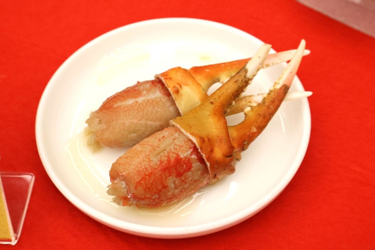 「かに爪　白だし仕立て」（2個入り/486円）