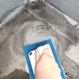 ベランダ床のこすり洗い