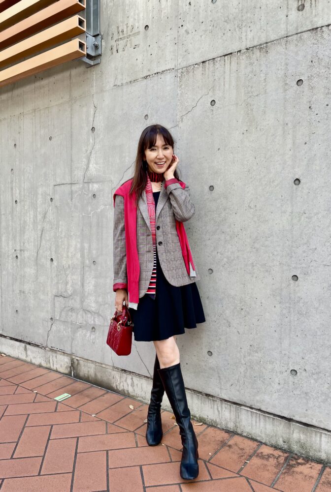 【60代お手本スナップ】ラッキーカラーの小物でおしゃれさも運気もアップ♪冬のジャケットスタイル