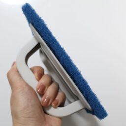 床壁用グリップクリーナー（落ち落ちV）￥220／ダイソー