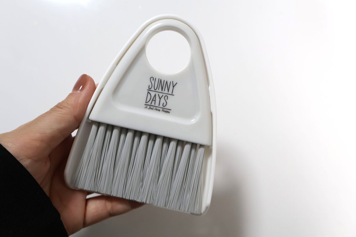 マグネットタイプミニちりとり＆ホウキ ￥110／ダイソー