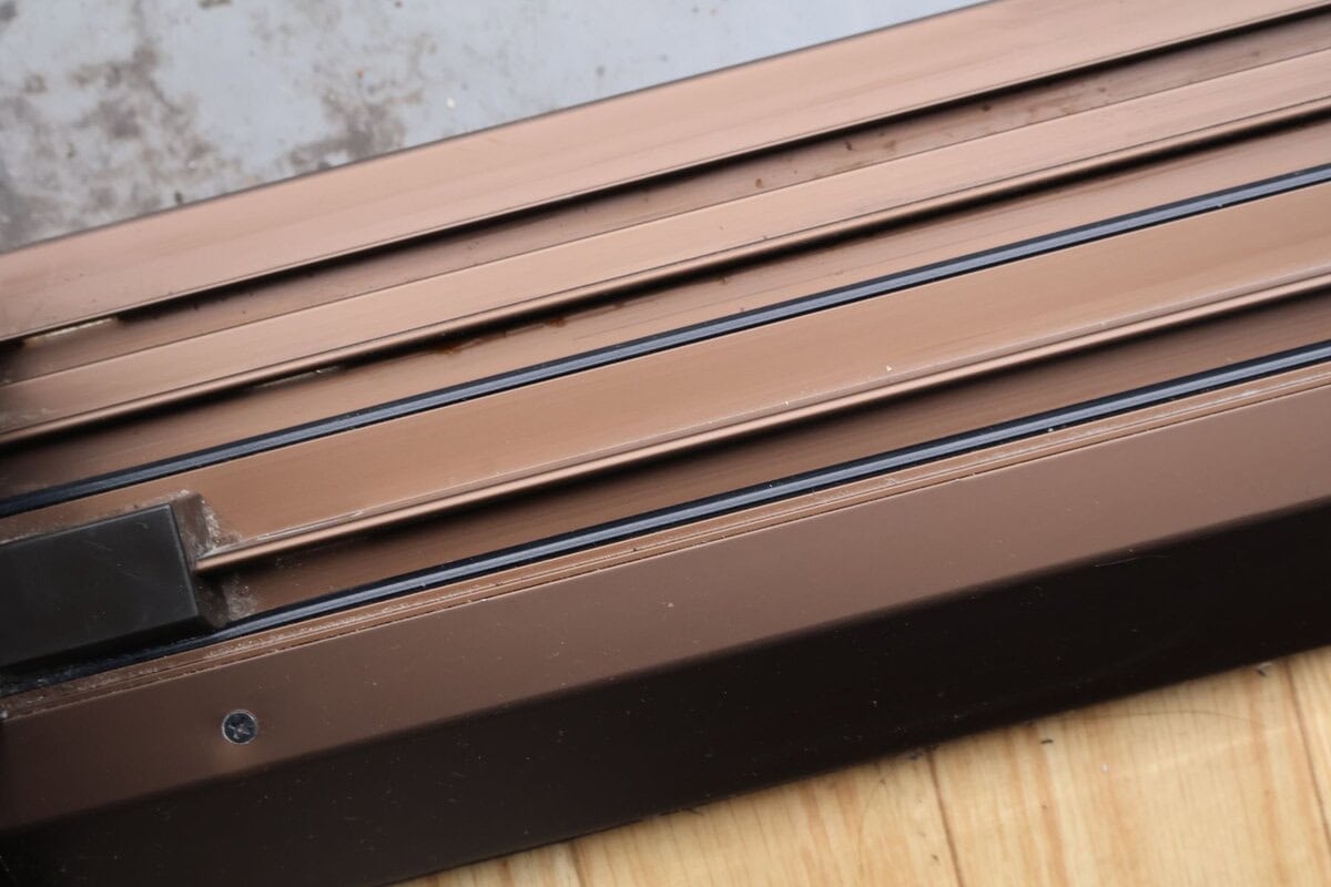 掃除後のサッシ