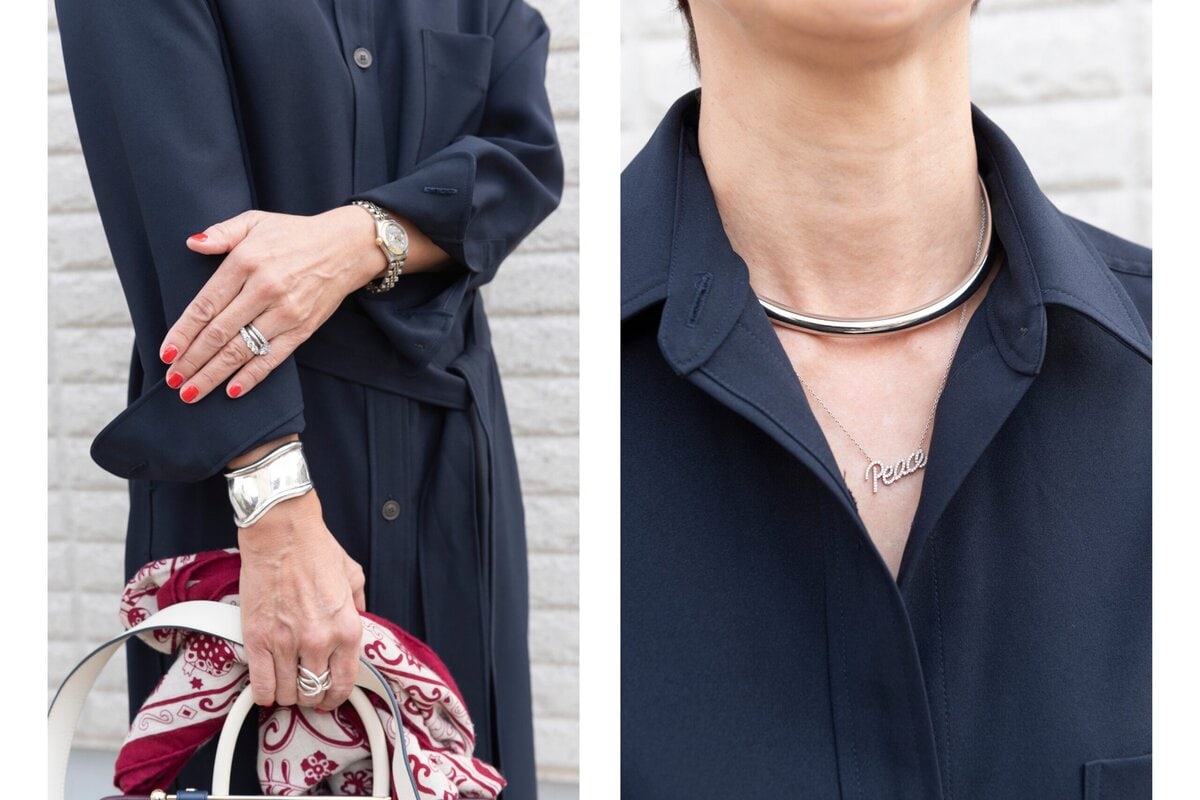 「チエコプラス」のリング(右手のリング)、「プラスオトハ」のチョーカー