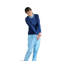 ゴルフウェア：ニット¥24,200、パンツ［メンズ商品］¥16,500、靴［オープン価格］¥19,800／すべてアディダス ゴルフ（アディダスゴルフお客様窓口）