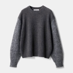 ブラッシュドスリーブセーター　￥9,990