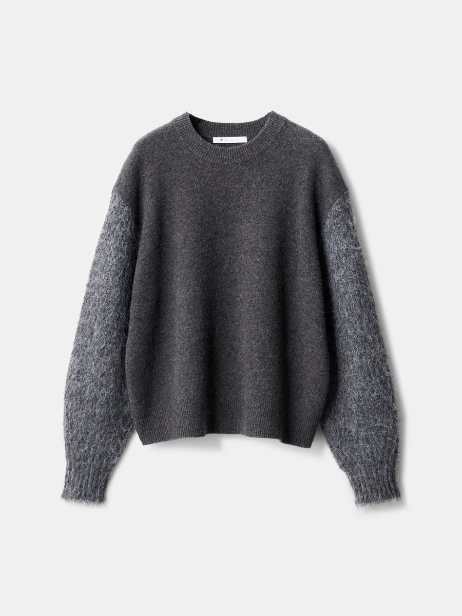 ブラッシュドスリーブセーター　￥9,990