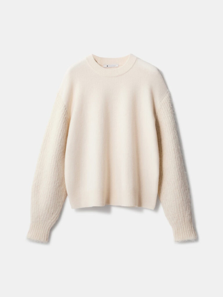 ブラッシュドスリーブセーター　￥9,990