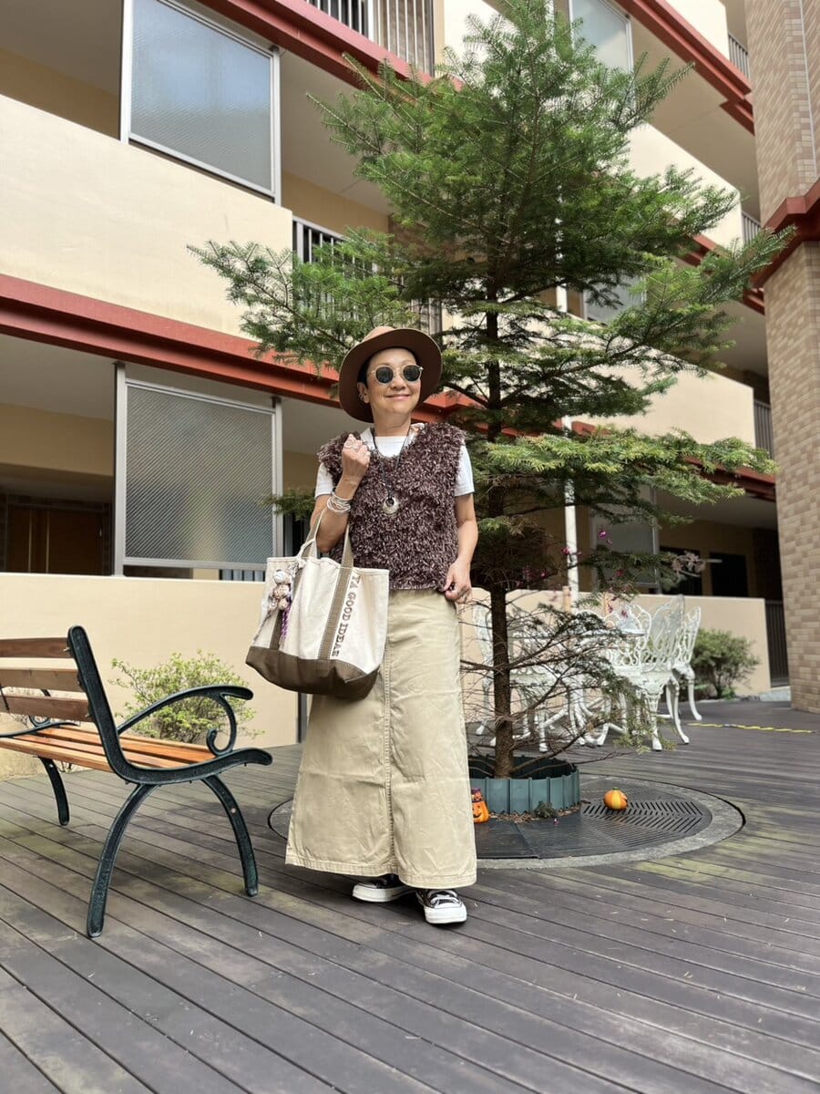 「しまむら」のブラウンベストコーデ