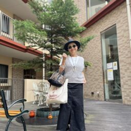 「しまむら」のグレーベストコーデ