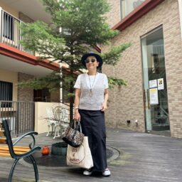 「しまむら」のグレーベストコーデ