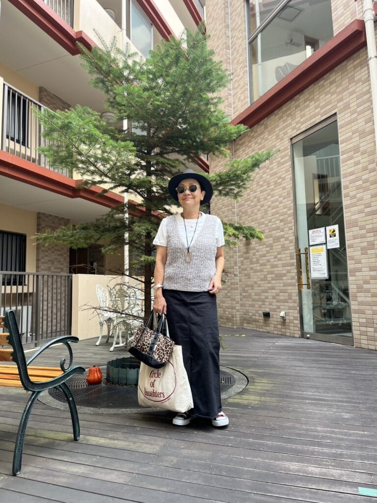 「しまむら」のグレーベストコーデ