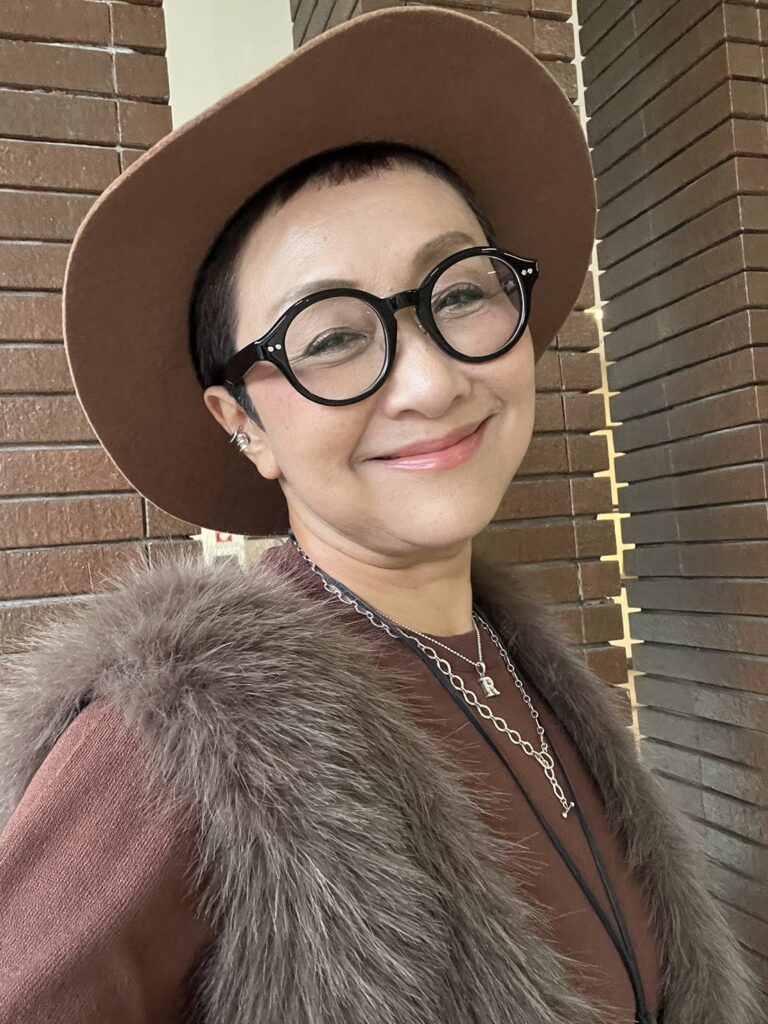 「しまむら」のシャギーベストコーデ