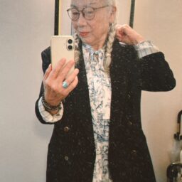 初冬の女性らしいフェミニンコーデ