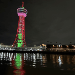 博多湾から見た福岡タワー