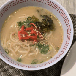 ANAクラウンプラザホテルの朝食で、朝からとんこつラーメンを