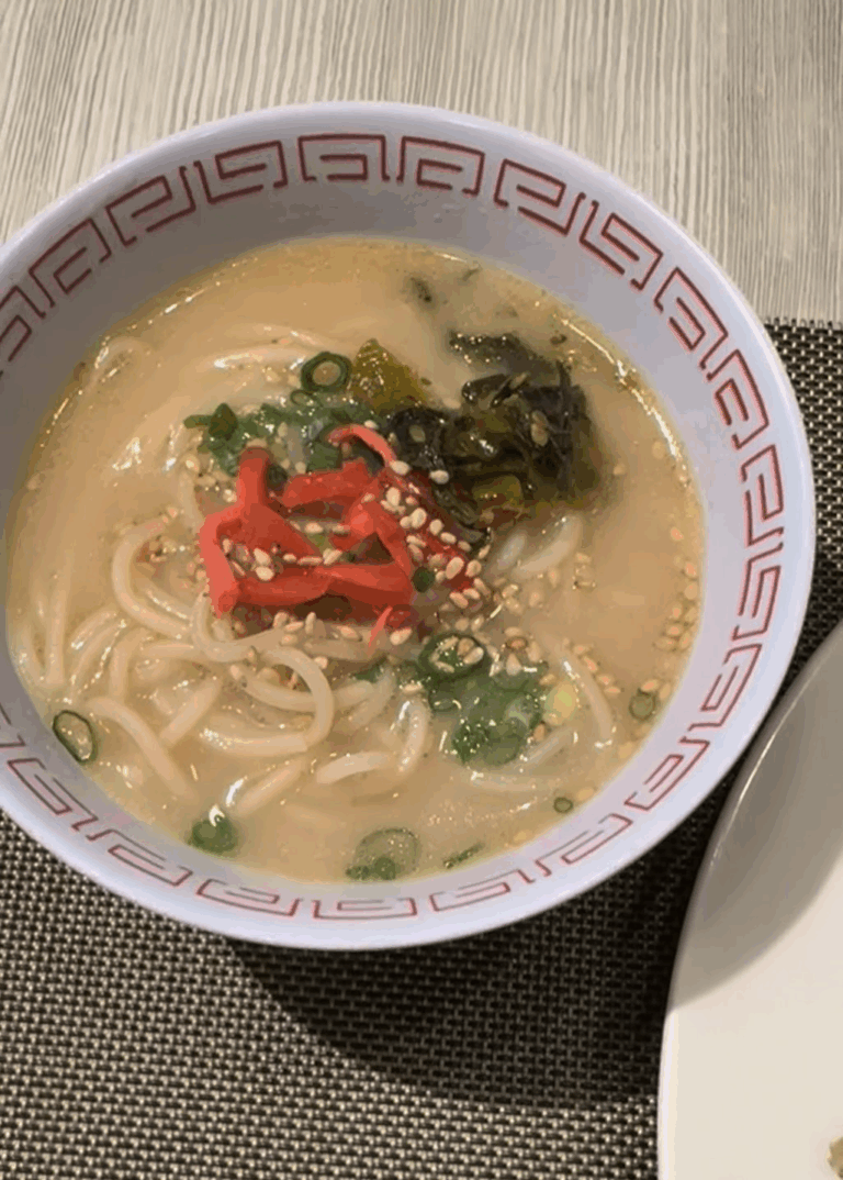 ANAクラウンプラザホテルの朝食で、朝からとんこつラーメンを