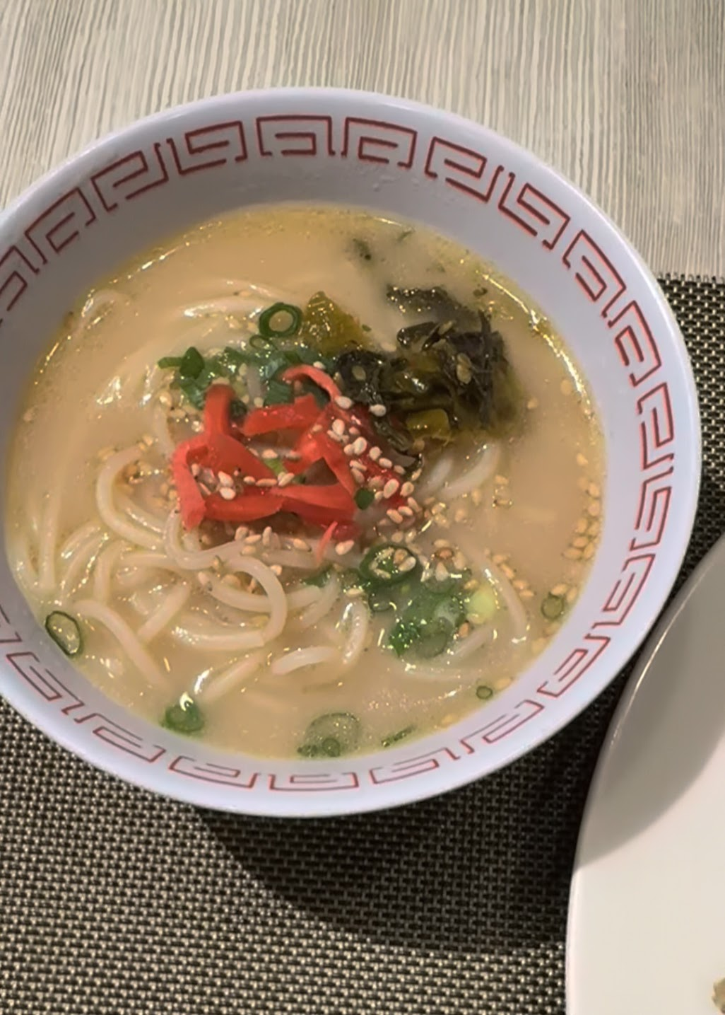 ANAクラウンプラザホテルの朝食で、朝からとんこつラーメンを