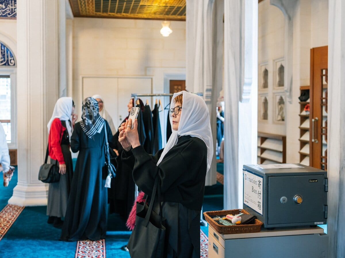 スカーフ姿の松本さん