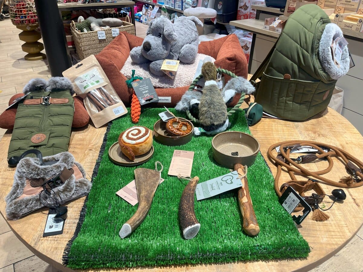 店内のテーブルコーナー。