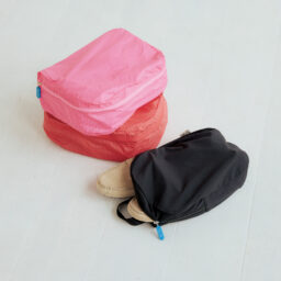 軽くてかさばらない「ガーメント＆シューズケース」