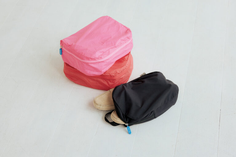 軽くてかさばらない「ガーメント&シューズケース」